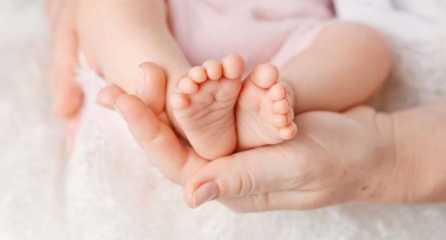 postnatal-baby-feets-002